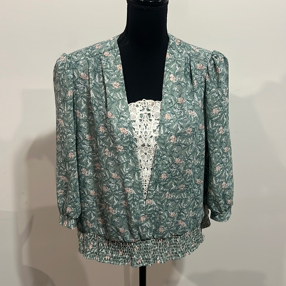 JF 11 petites blouse 3/4 glove sleeve with lace on chest and elastic waist 14P